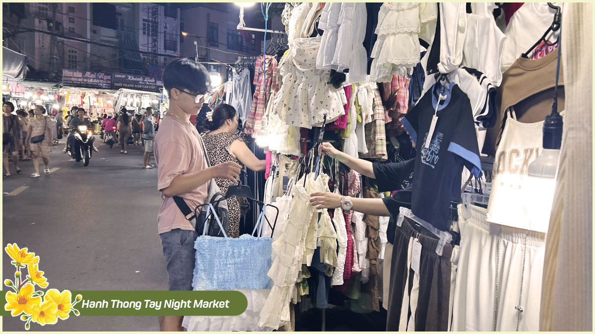 Night Market in Ho Chi Minh City - Hanh Thong Tay Night Market