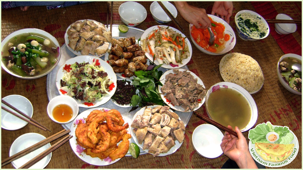 Family-Style Meals when Enjoying Vietnam Famous Food